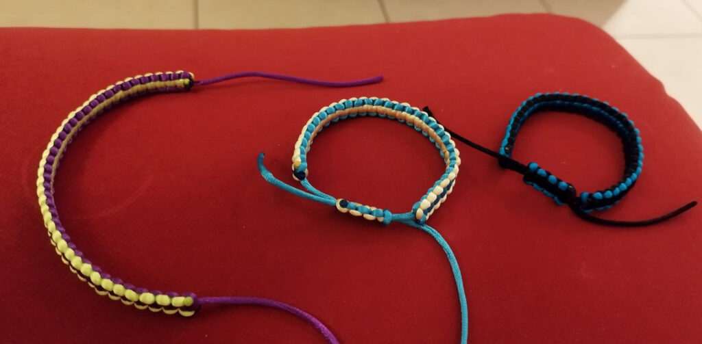 Suite de la préparation salon Kiasma. Bracelets macramé